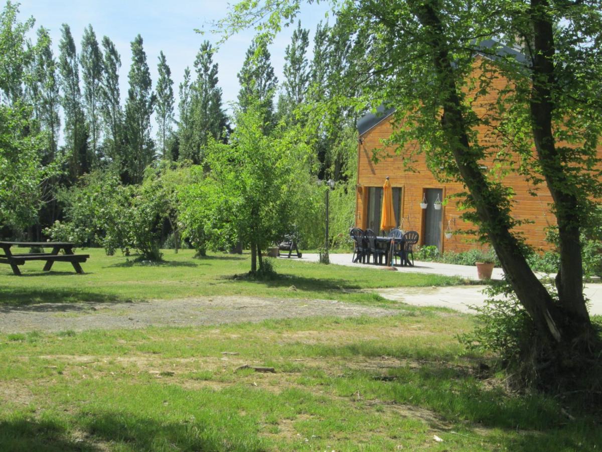 Florennes Gite Neuf 150 M2 Devant Un Grand Lac Prive De 2 Hectares Poissonneux Au Milieu Des Bois المظهر الخارجي الصورة