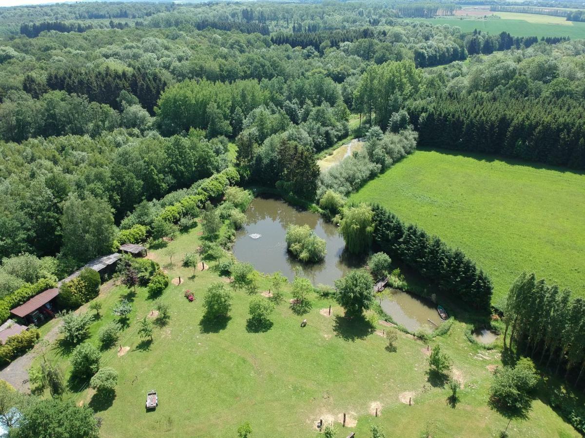 Florennes Gite Neuf 150 M2 Devant Un Grand Lac Prive De 2 Hectares Poissonneux Au Milieu Des Bois المظهر الخارجي الصورة