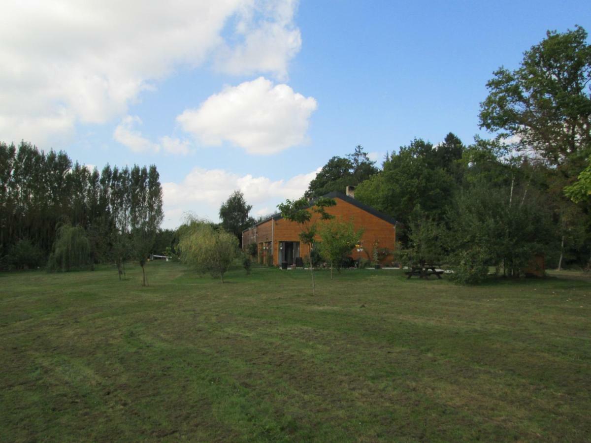 Florennes Gite Neuf 150 M2 Devant Un Grand Lac Prive De 2 Hectares Poissonneux Au Milieu Des Bois المظهر الخارجي الصورة